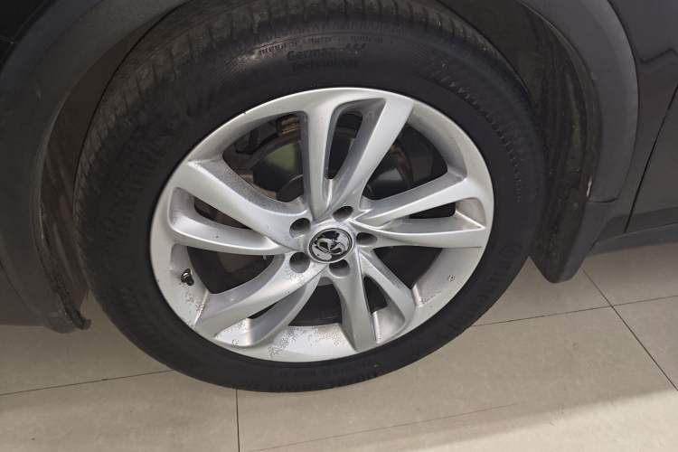 Used Infiniti QX30 2017 1.6T Two-Wheel Drive Fashion Edition Left Front Wheel Hub