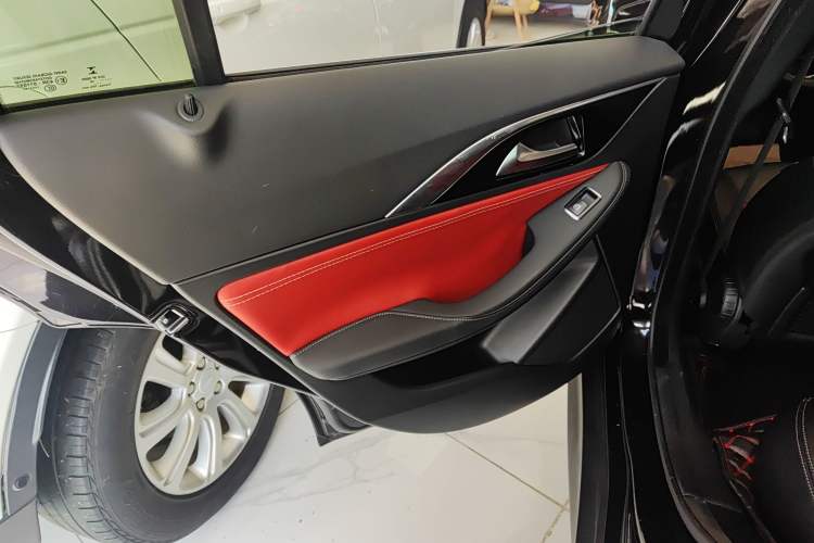 Used Infiniti QX30 2017 2.0T Four-Wheel Drive Fashion Edition Left Rear Door Interior