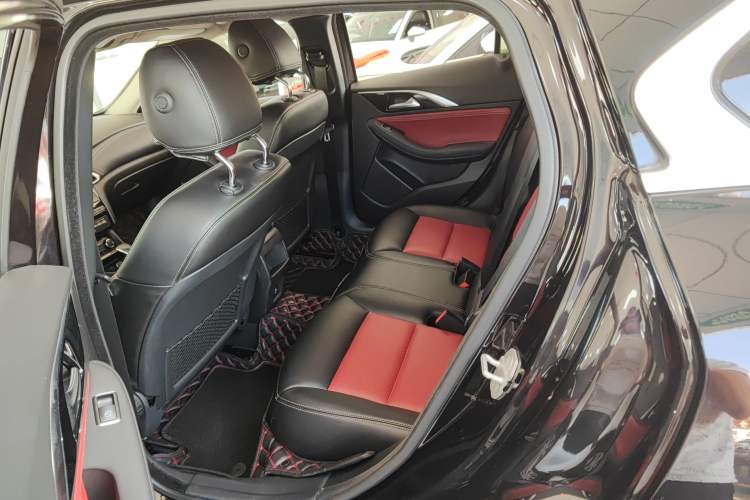 Used Infiniti QX30 2017 2.0T Four-Wheel Drive Fashion Edition Left Rear Seat