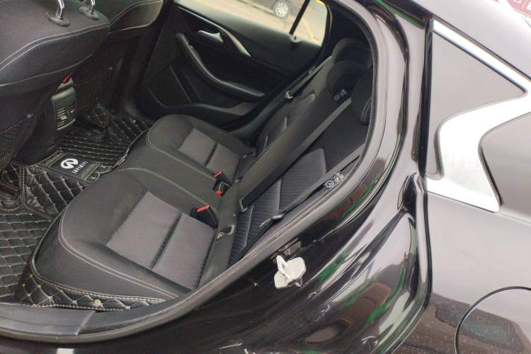 Used Infiniti QX30 2017 1.6T Two-Wheel-Drive Sport Edition Left Rear Seat