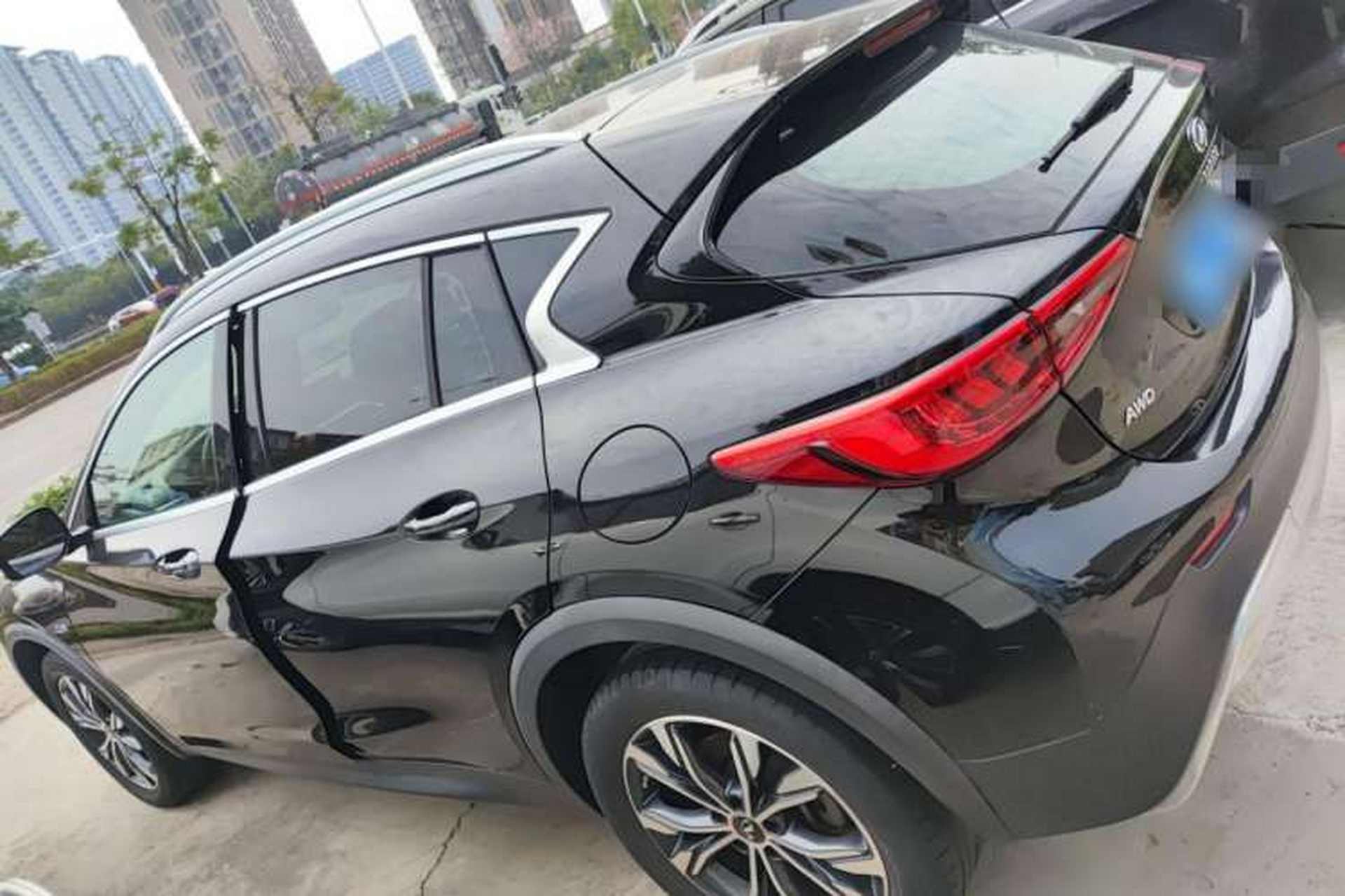 Used Infiniti QX30 2017 2.0T Four-Wheel Drive Fashion Edition Left Side