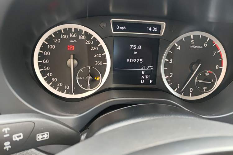 Used Infiniti QX30 2017 2.0T Four-Wheel Drive Fashion Edition Odometer Close Up