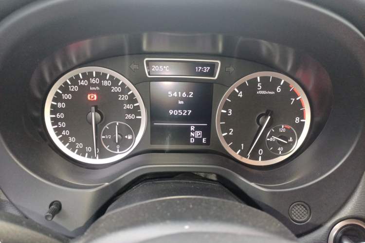 Used Infiniti QX30 2017 2.0T Four-Wheel Drive Sport Edition Odometer Close Up