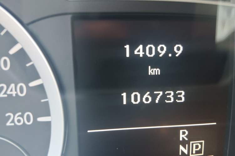 Used Infiniti QX30 2017 1.6T Two-Wheel-Drive Sport Edition Odometer Close Up
