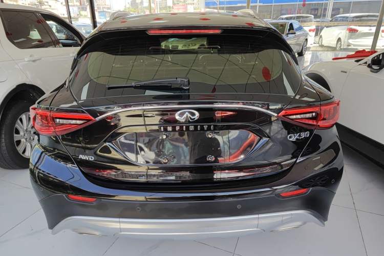 Used Infiniti QX30 2017 2.0T Four-Wheel Drive Fashion Edition Rear