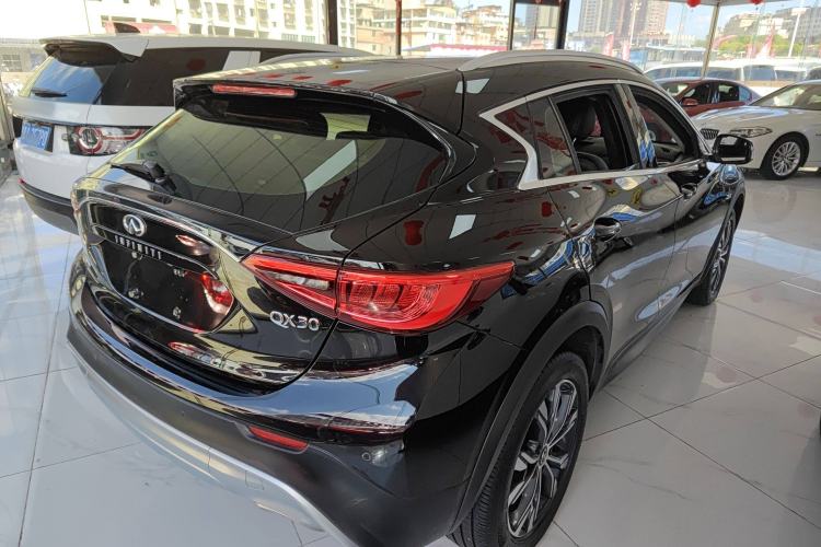 Used Infiniti QX30 2017 2.0T Four-Wheel Drive Fashion Edition Rear Right 45 Deg