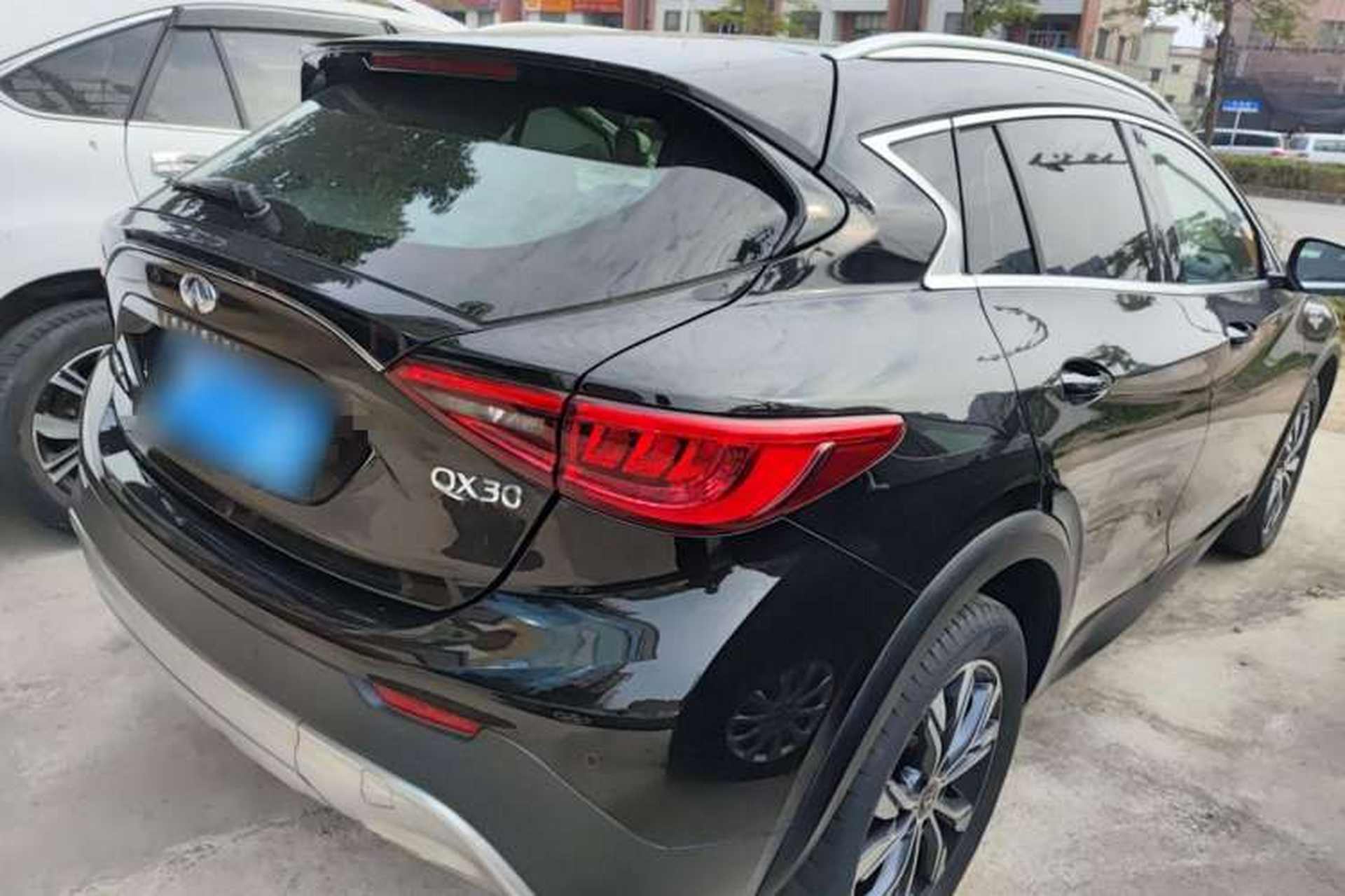 Used Infiniti QX30 2017 2.0T Four-Wheel Drive Fashion Edition Rear Right 45 Deg