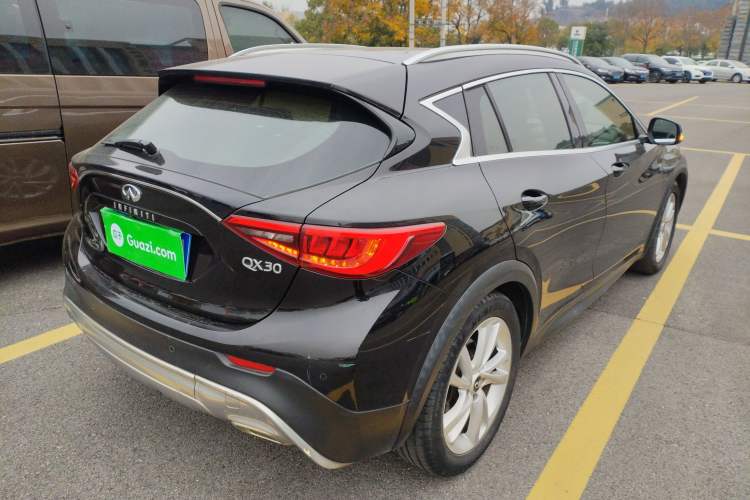 Used Infiniti QX30 2017 1.6T Two-Wheel-Drive Sport Edition Rear Right 45 Deg