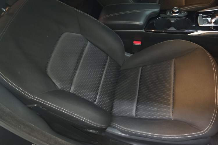 Used Infiniti QX30 2017 1.6T Two-Wheel Drive Fashion Edition Right Front Seat