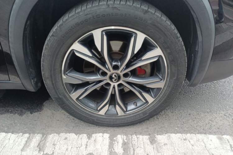Used Infiniti QX30 2017 2.0T Four-Wheel Drive Sport Edition Right Front Wheel Hub