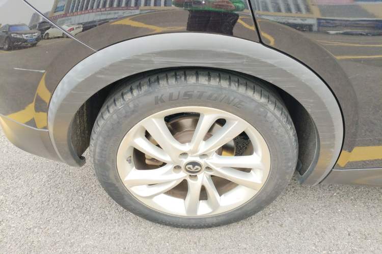 Used Infiniti QX30 2017 1.6T Two-Wheel-Drive Sport Edition Right Rear Wheel Hub