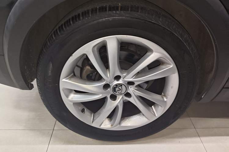 Used Infiniti QX30 2017 1.6T Two-Wheel Drive Fashion Edition Right Rear Wheel Hub