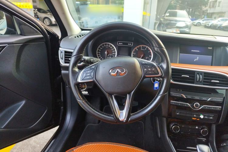 Used Infiniti QX30 2017 2.0T Four-Wheel Drive Sport Edition Steering Wheel