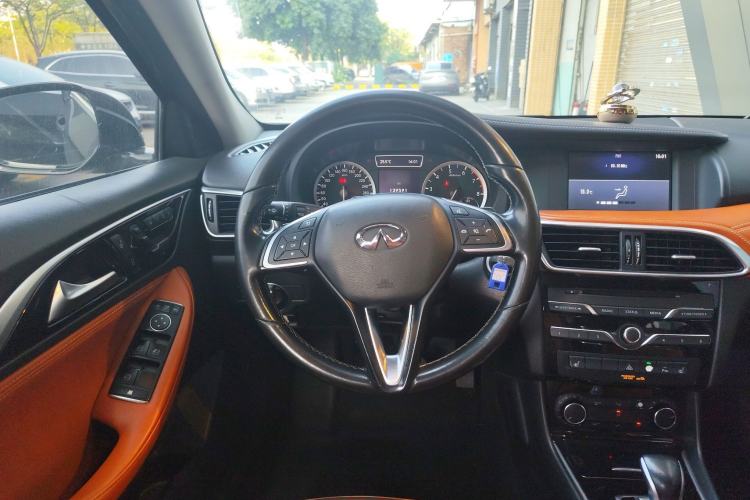 Used Infiniti QX30 2017 2.0T Four-Wheel Drive Sport Edition Steering Wheel