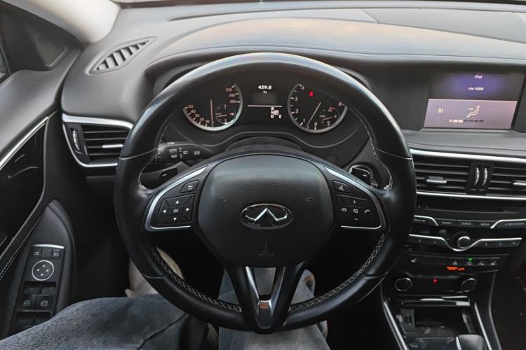 Used Infiniti QX30 2017 1.6T Two-Wheel Drive Fashion Edition Steering Wheel