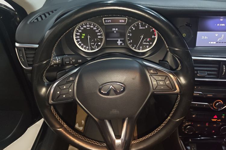 Used Infiniti QX30 2017 1.6T Two-Wheel Drive Fashion Edition Steering Wheel