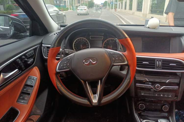 Used Infiniti QX30 2017 2.0T Four-Wheel Drive Sport Edition Steering Wheel