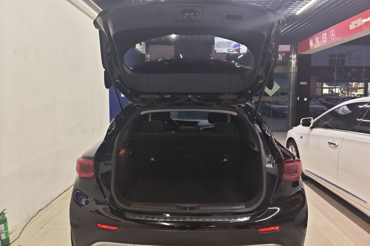 Used Infiniti QX30 2017 1.6T Two-Wheel Drive Fashion Edition Trunk
