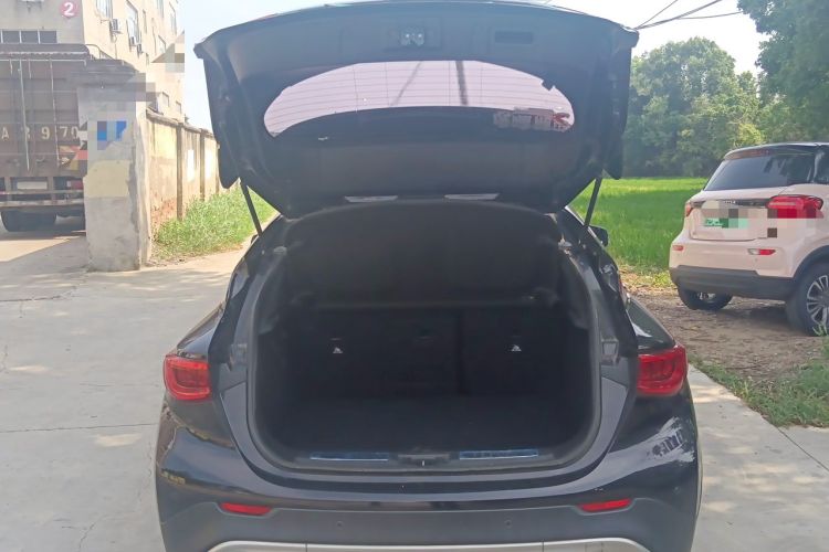 Used Infiniti QX30 2017 1.6T Two-Wheel-Drive Sport Edition Trunk