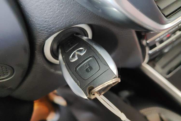 Used Infiniti QX30 2017 2.0T Four-Wheel Drive Fashion Edition Vehicle Key