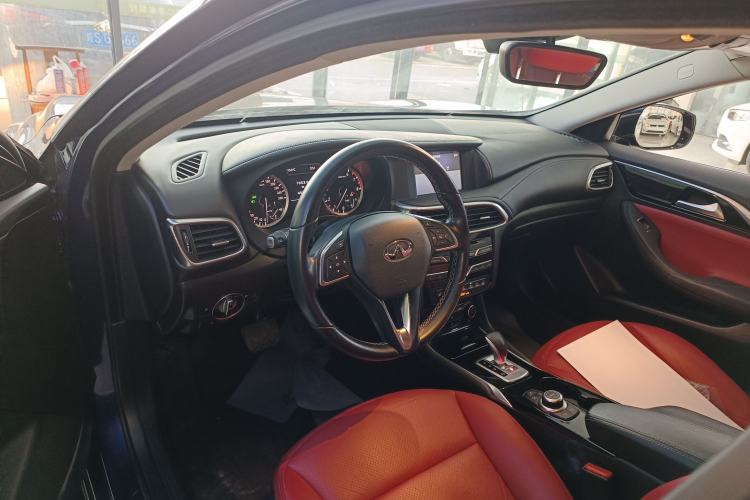 Used Infiniti QX30 2017 1.6T Two-Wheel Drive Fashion Edition Center Console