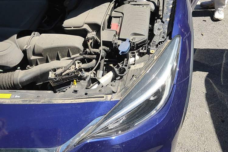 Used Infiniti QX30 2017 1.6T Two-Wheel Drive Fashion Edition Engine Bay Left