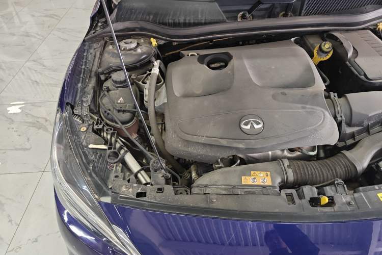 Used Infiniti QX30 2017 1.6T Two-Wheel-Drive Sport Edition Engine Bay Right
