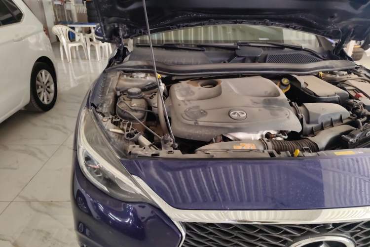 Used Infiniti QX30 2017 1.6T Two-Wheel-Drive Sport Edition Engine Bay Right