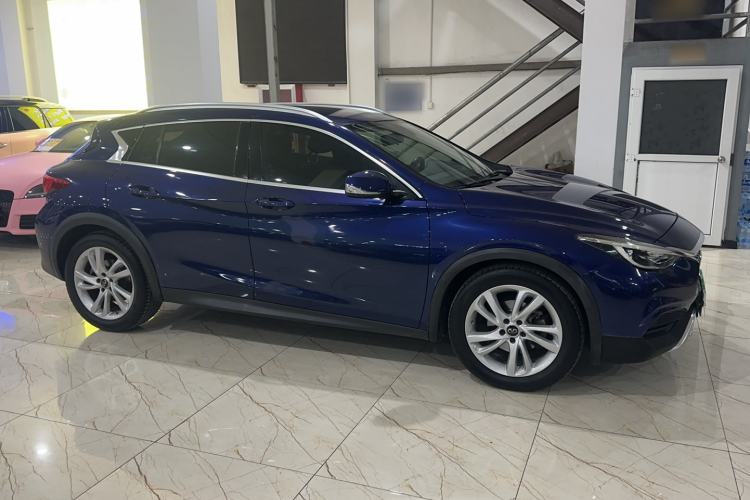 Used Infiniti QX30 2017 1.6T Two-Wheel Drive Fashion Edition Exterior 2