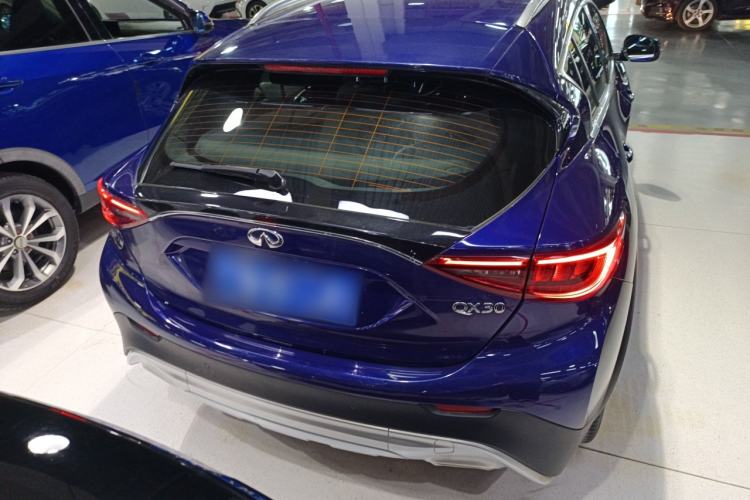 Used Infiniti QX30 2017 1.6T Two-Wheel Drive Fashion Edition Exterior 4