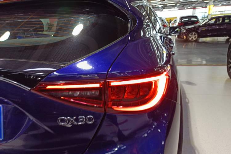 Used Infiniti QX30 2017 1.6T Two-Wheel Drive Fashion Edition Exterior 6