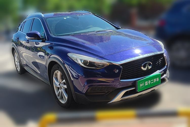 Used Infiniti QX30 2017 1.6T Two-Wheel Drive Fashion Edition Front Right 45 Deg
