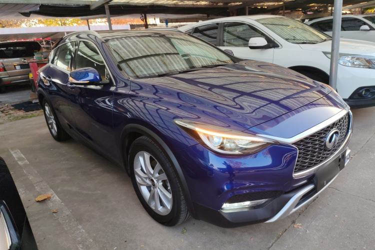 Used Infiniti QX30 2017 1.6T Two-Wheel-Drive Sport Edition Front Right 45 Deg