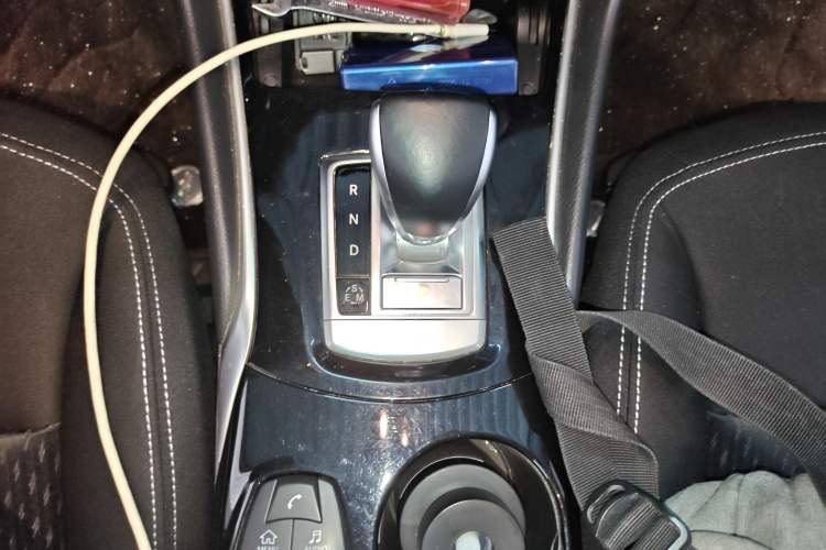 Used Infiniti QX30 2017 1.6T Two-Wheel-Drive Sport Edition Gear Lever