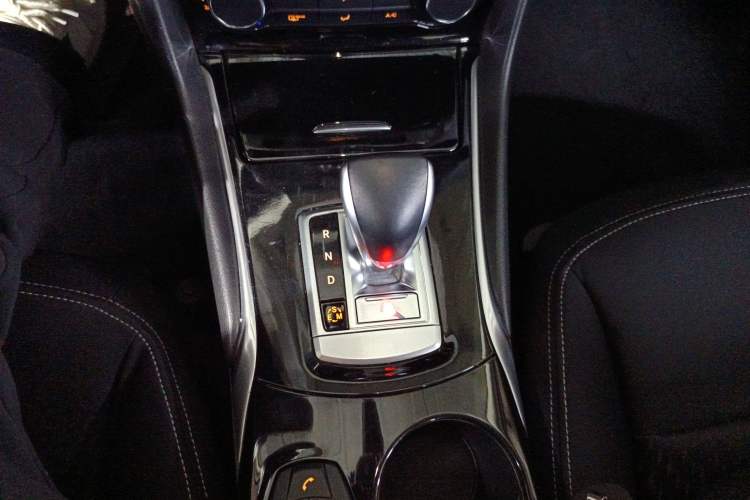 Used Infiniti QX30 2017 1.6T Two-Wheel Drive Fashion Edition Gear Lever
