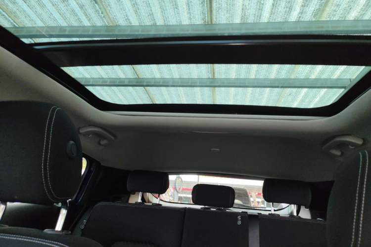 Used Infiniti QX30 2017 1.6T Two-Wheel-Drive Sport Edition Headliner