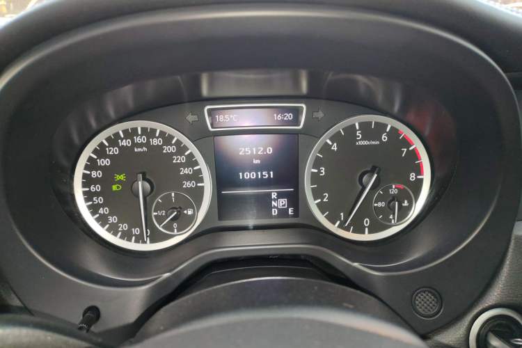 Used Infiniti QX30 2017 1.6T Two-Wheel-Drive Sport Edition Instrument Cluster
