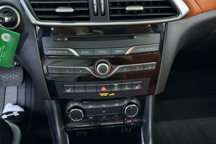 Used Infiniti QX30 2017 2.0T Four-Wheel Drive Sport Edition Interior 1