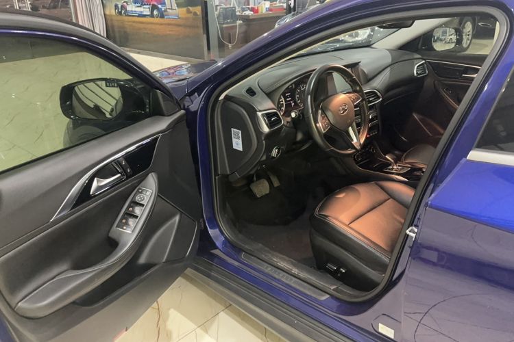 Used Infiniti QX30 2017 1.6T Two-Wheel Drive Fashion Edition Interior 2