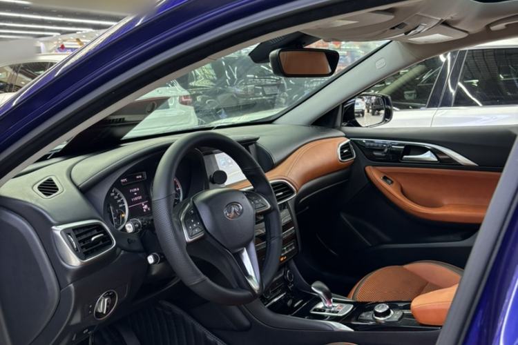 Used Infiniti QX30 2017 2.0T Four-Wheel Drive Sport Edition Interior 2