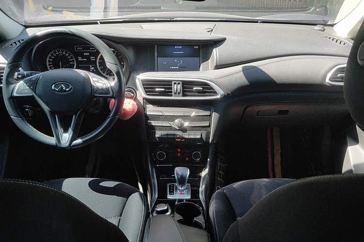 Used Infiniti QX30 2017 1.6T Two-Wheel Drive Fashion Edition Interior 2