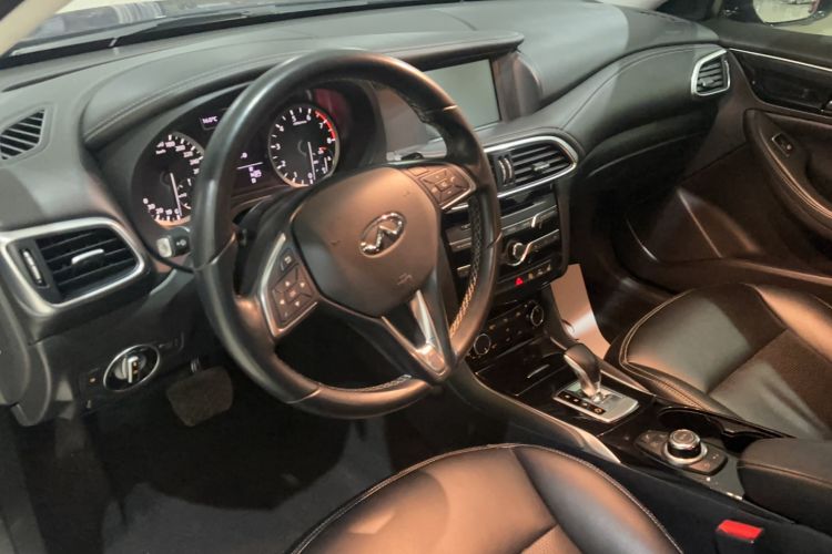 Used Infiniti QX30 2017 1.6T Two-Wheel Drive Fashion Edition Interior 3