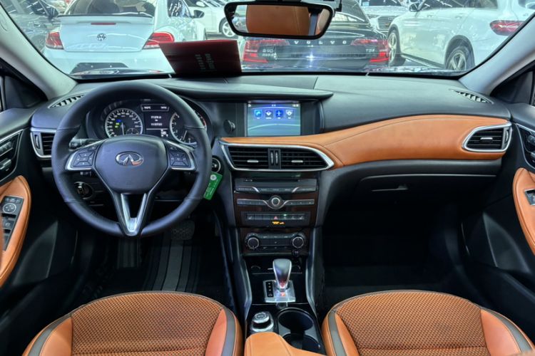 Used Infiniti QX30 2017 2.0T Four-Wheel Drive Sport Edition Interior 3