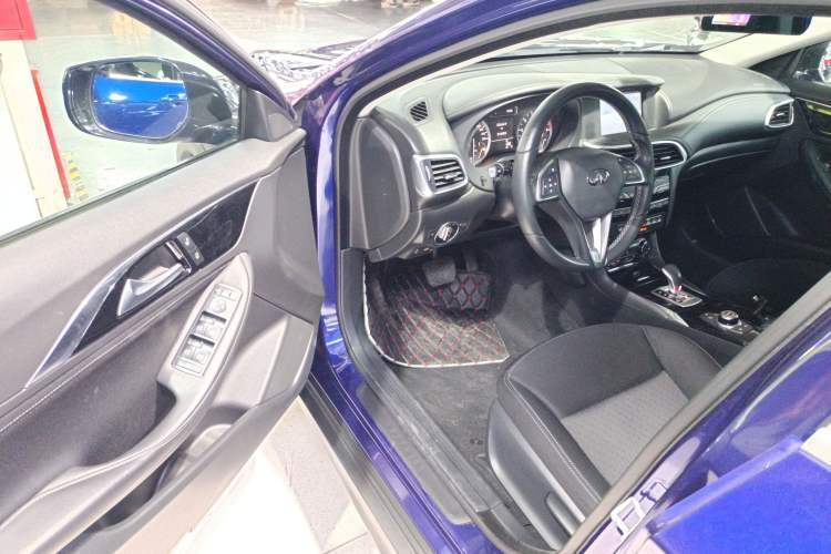 Used Infiniti QX30 2017 1.6T Two-Wheel Drive Fashion Edition Interior 3