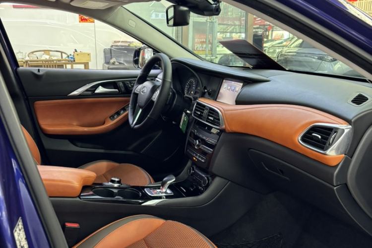 Used Infiniti QX30 2017 2.0T Four-Wheel Drive Sport Edition Interior 4