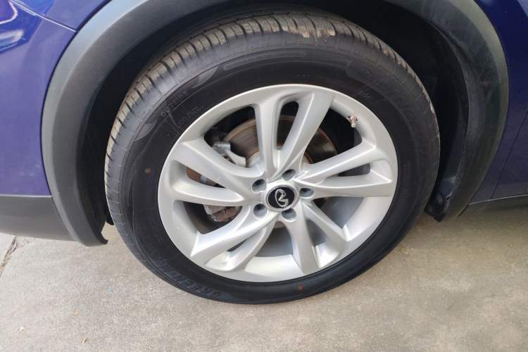 Used Infiniti QX30 2017 1.6T Two-Wheel-Drive Sport Edition Left Front Wheel Hub