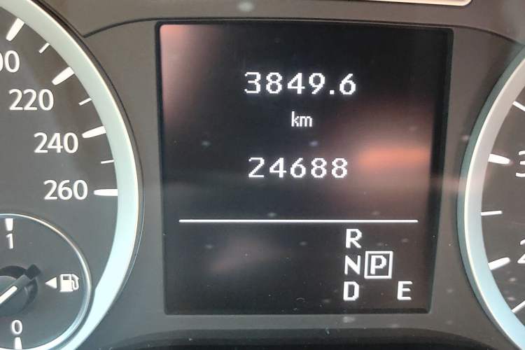 Used Infiniti QX30 2017 1.6T Two-Wheel Drive Fashion Edition Odometer Close Up