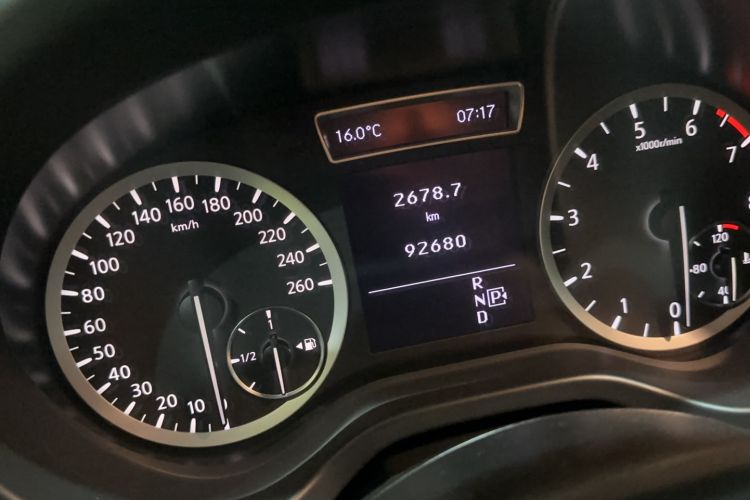 Used Infiniti QX30 2017 1.6T Two-Wheel Drive Fashion Edition Odometer Close Up