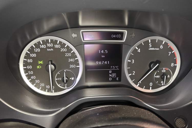Used Infiniti QX30 2017 1.6T Two-Wheel-Drive Sport Edition Odometer Close Up