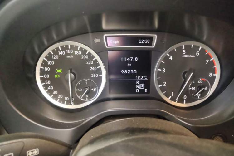 Used Infiniti QX30 2017 1.6T Two-Wheel-Drive Sport Edition Odometer Close Up